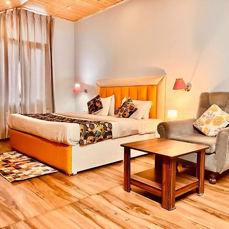 Hadimba Hill View By Hadimba Palace, Manali - Premium Room ! Family Hotel ! Parking ! Near Hadimba Temple Exterior photo