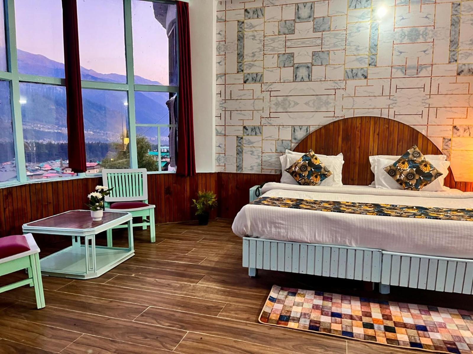Hadimba Hill View By Hadimba Palace, Manali - Premium Room ! Family Hotel ! Parking ! Near Hadimba Temple Exterior photo