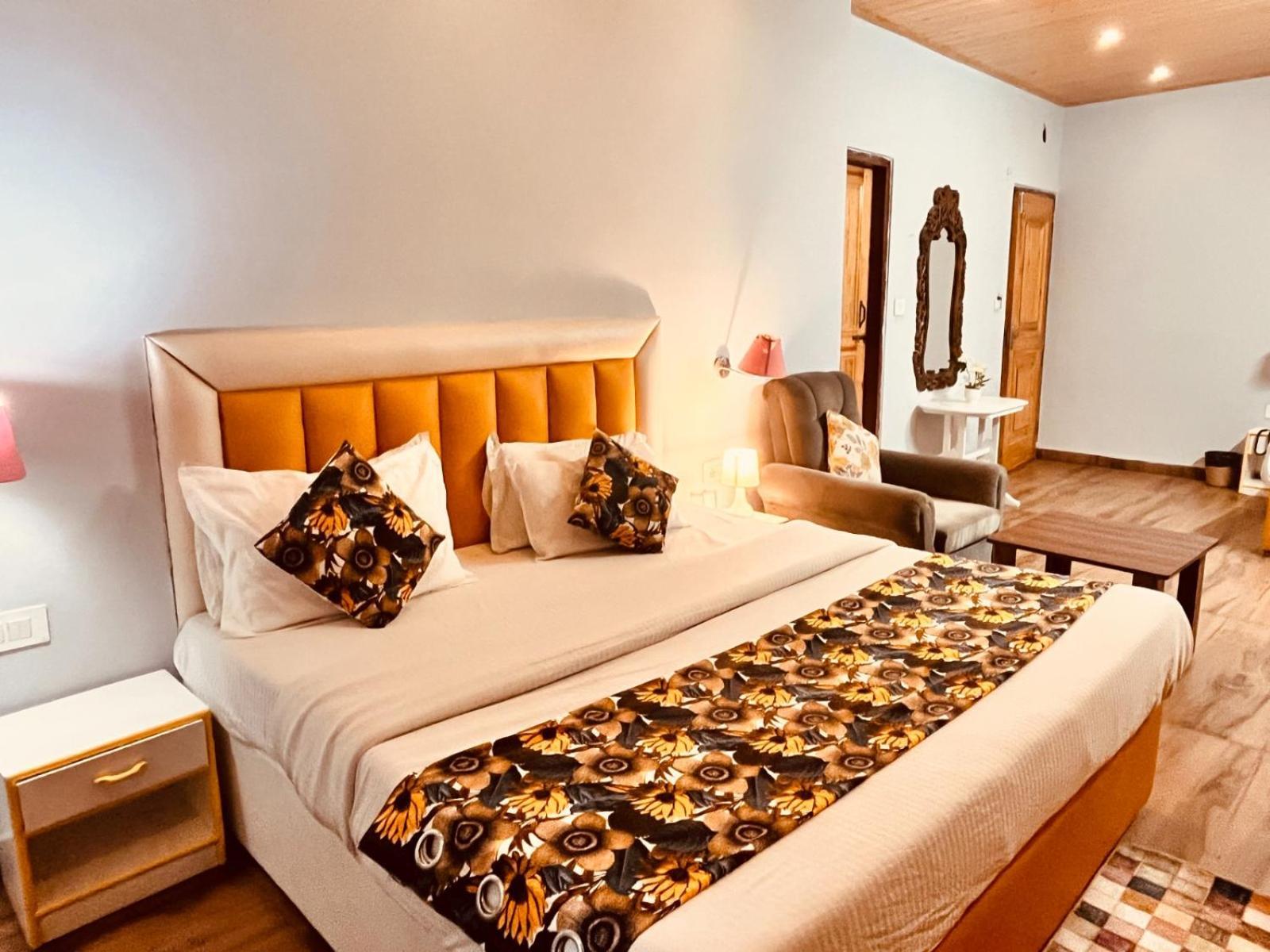 Hadimba Hill View By Hadimba Palace, Manali - Premium Room ! Family Hotel ! Parking ! Near Hadimba Temple Exterior photo