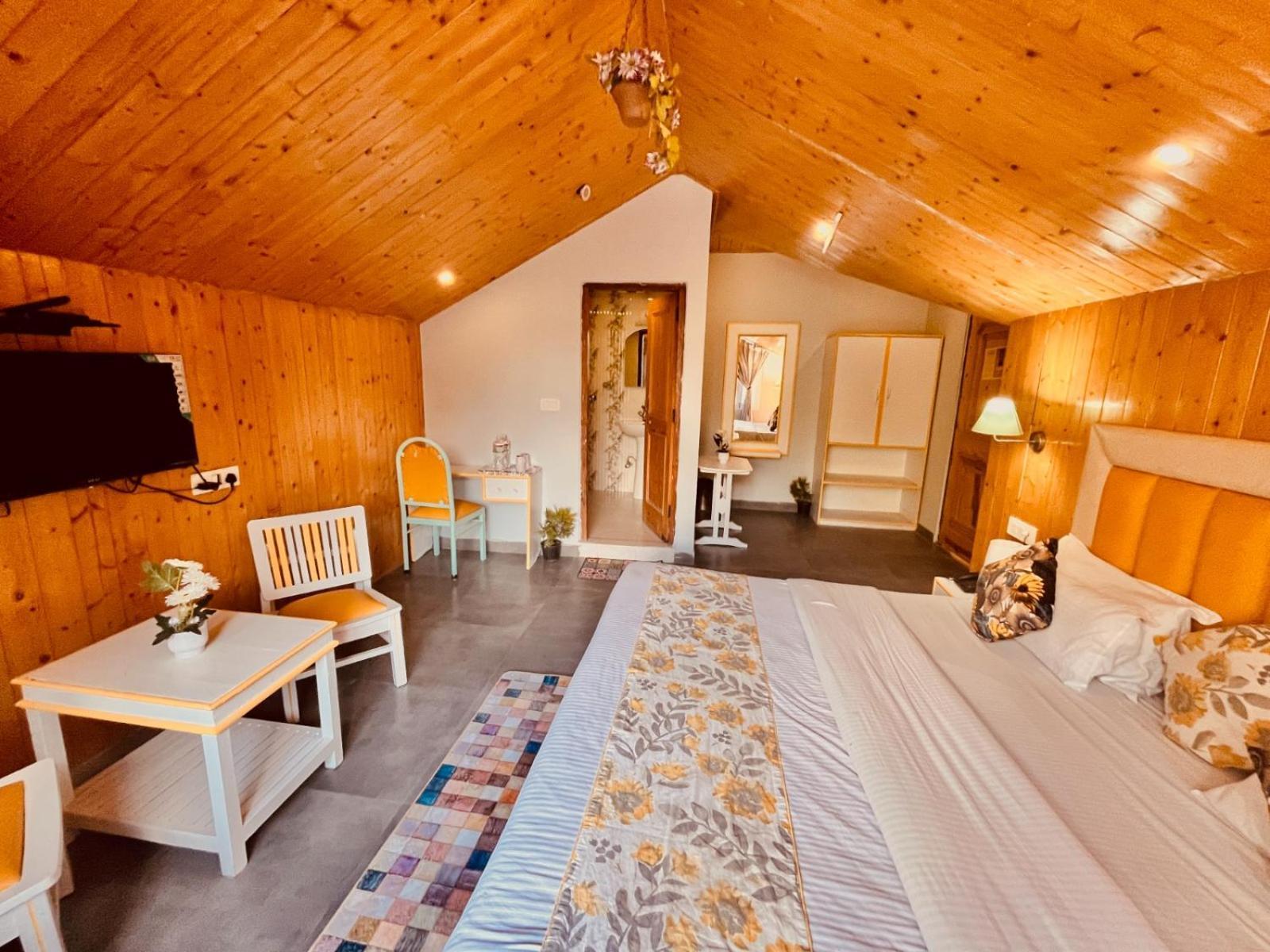 Hadimba Hill View By Hadimba Palace, Manali - Premium Room ! Family Hotel ! Parking ! Near Hadimba Temple Exterior photo
