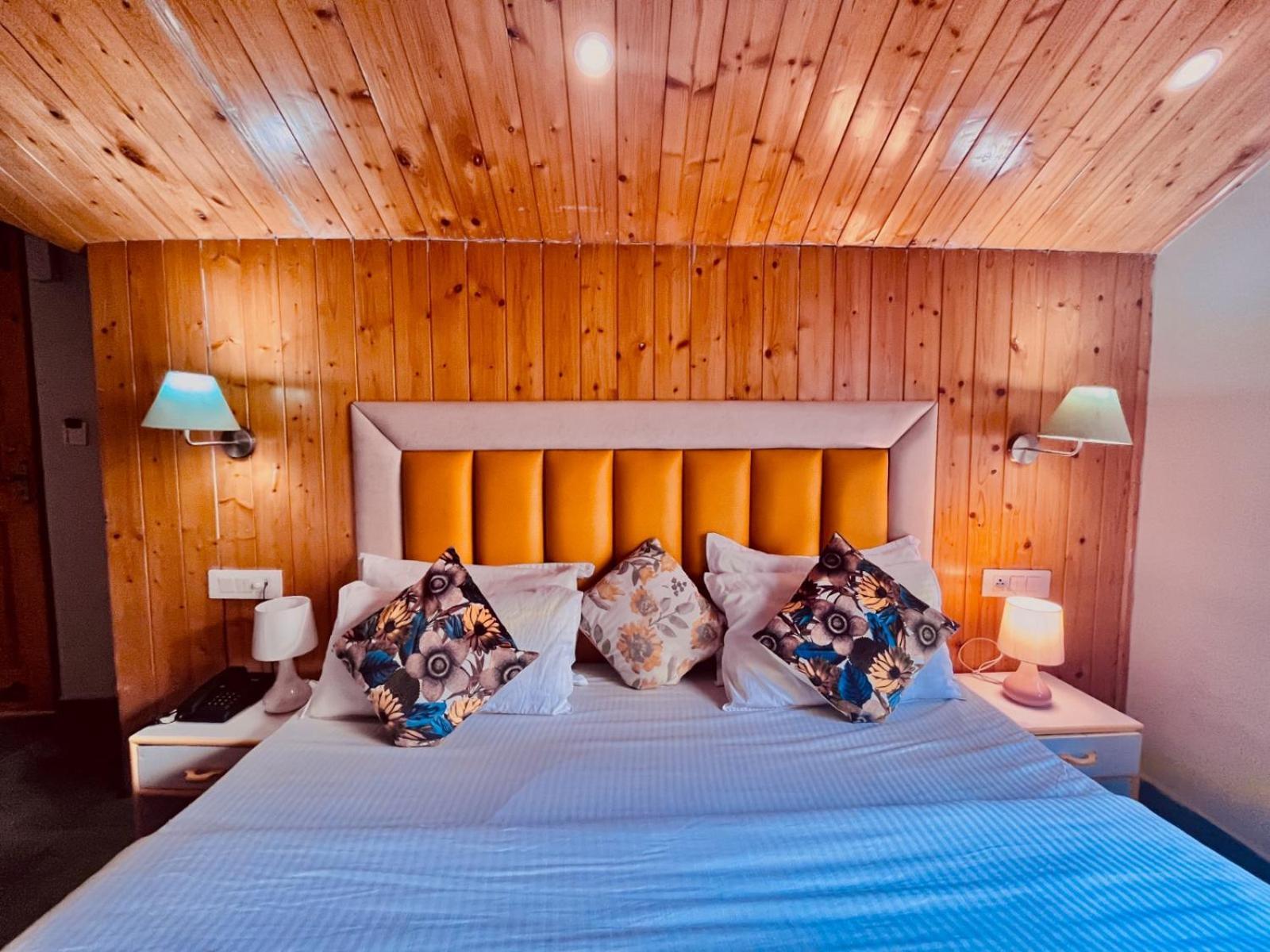 Hadimba Hill View By Hadimba Palace, Manali - Premium Room ! Family Hotel ! Parking ! Near Hadimba Temple Exterior photo