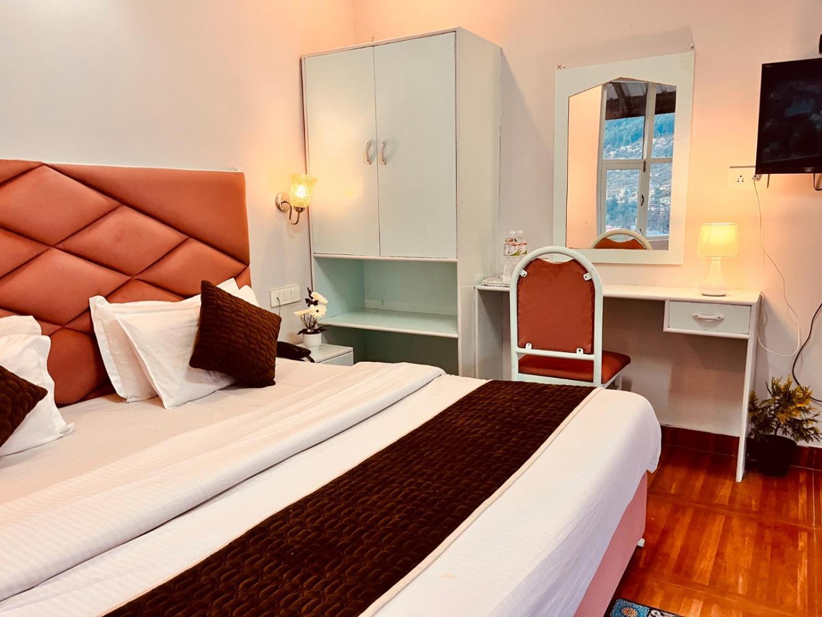Hadimba Hill View By Hadimba Palace, Manali - Premium Room ! Family Hotel ! Parking ! Near Hadimba Temple Exterior photo