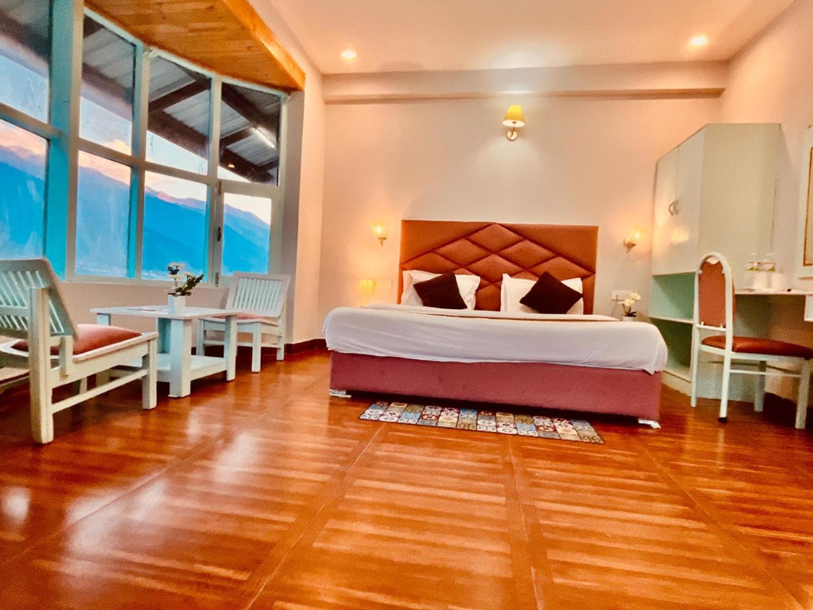 Hadimba Hill View By Hadimba Palace, Manali - Premium Room ! Family Hotel ! Parking ! Near Hadimba Temple Exterior photo