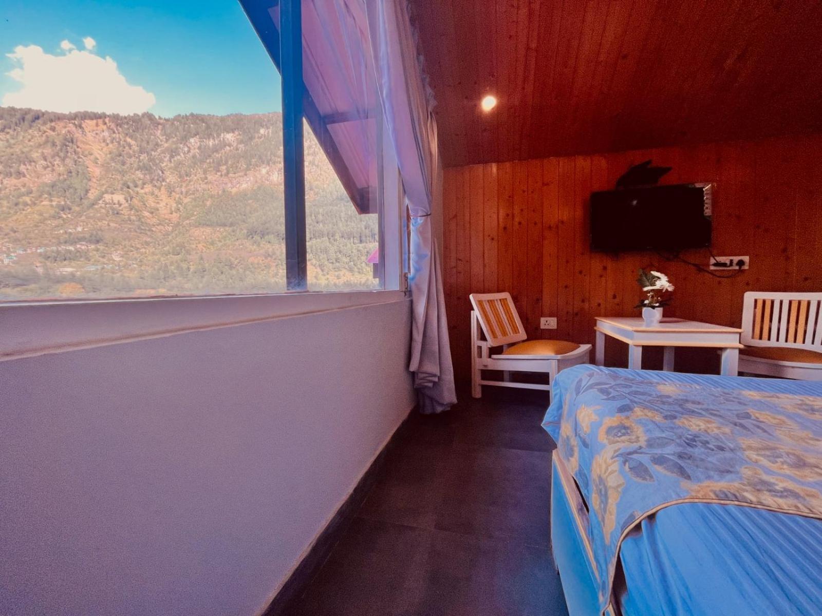 Hadimba Hill View By Hadimba Palace, Manali - Premium Room ! Family Hotel ! Parking ! Near Hadimba Temple Exterior photo