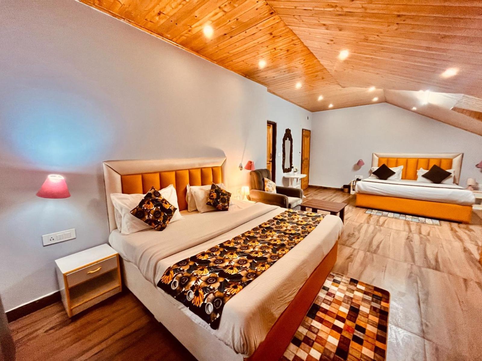 Hadimba Hill View By Hadimba Palace, Manali - Premium Room ! Family Hotel ! Parking ! Near Hadimba Temple Exterior photo