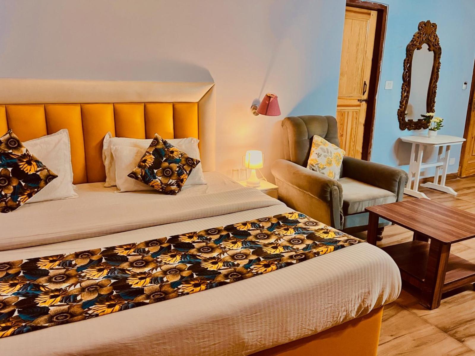 Hadimba Hill View By Hadimba Palace, Manali - Premium Room ! Family Hotel ! Parking ! Near Hadimba Temple Exterior photo
